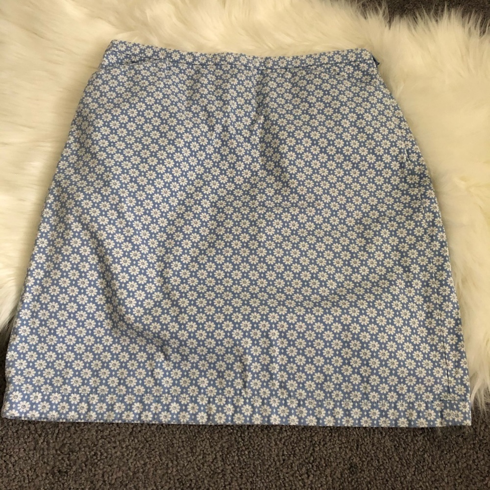 Ann Taylor Loft daisy print skirt. Size 4
